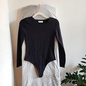 Aritzia long sleeve black bodysuit, M